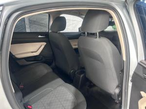 Volkswagen Polo sedan 1.6 manual - Image 9