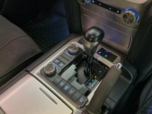 Toyota Land Cruiser 200 4.5D-4D V8 VX - Image 11