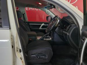 Toyota Land Cruiser 200 4.5D-4D V8 VX - Image 12