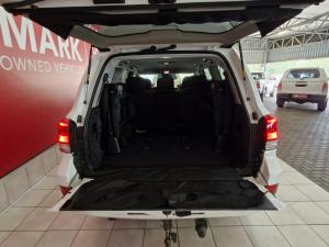 Toyota Land Cruiser 200 4.5D-4D V8 VX - Image 13