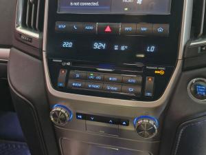 Toyota Land Cruiser 200 4.5D-4D V8 VX - Image 19