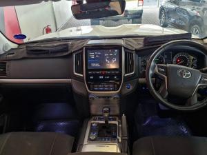 Toyota Land Cruiser 200 4.5D-4D V8 VX - Image 22
