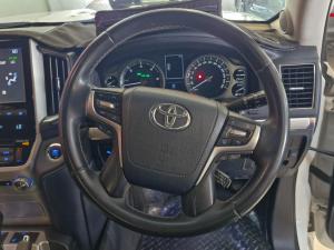 Toyota Land Cruiser 200 4.5D-4D V8 VX - Image 24
