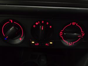 Volkswagen Polo Vivo hatch 1.4 - Image 10