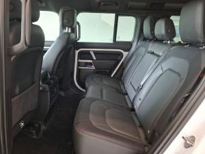Land Rover Defender 110 D300 X-Dynamic HSE - Image 19