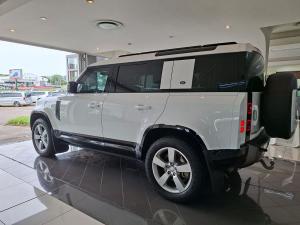 Land Rover Defender 110 D300 X-Dynamic HSE - Image 28