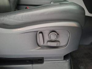 Land Rover Defender 110 D300 X-Dynamic HSE - Image 30