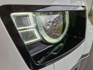 Land Rover Defender 110 D300 X-Dynamic HSE - Image 4