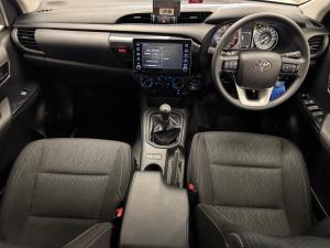 Toyota Hilux 2.4GD-6 double cab 4x4 Raider manual - Image 6