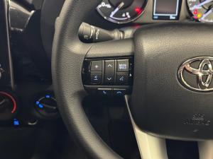 Toyota Hilux 2.4GD-6 double cab 4x4 Raider manual - Image 9