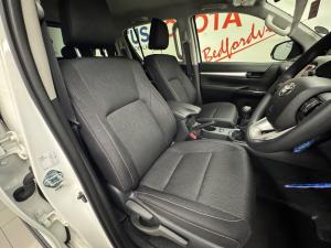 Toyota Hilux 2.4GD-6 double cab 4x4 Raider manual - Image 15