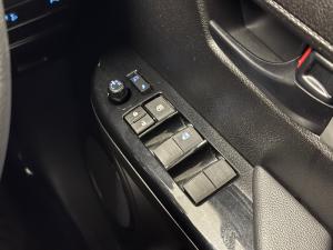 Toyota Hilux 2.4GD-6 double cab 4x4 Raider manual - Image 20