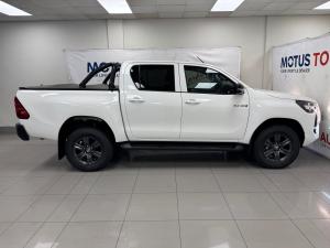 Toyota Hilux 2.4GD-6 double cab 4x4 Raider manual - Image 3