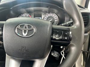 Toyota Hilux 2.4GD-6 single cab Raider manual - Image 10