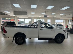 Toyota Hilux 2.4GD-6 single cab Raider manual - Image 3