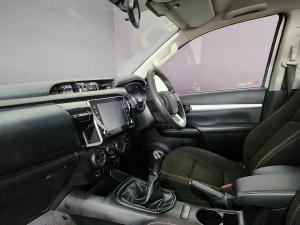 Toyota Hilux 2.4GD-6 double cab 4x4 Raider manual - Image 7