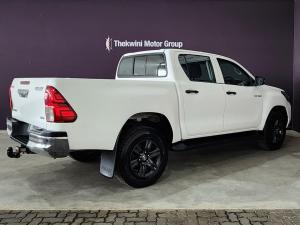 Toyota Hilux 2.4GD-6 double cab 4x4 Raider manual - Image 2