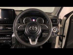 Toyota Urban Cruiser 1.5 XR manual - Image 8