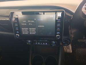 Toyota Hilux 2.8 GD-6 Raider 4X4 automaticD/C - Image 11