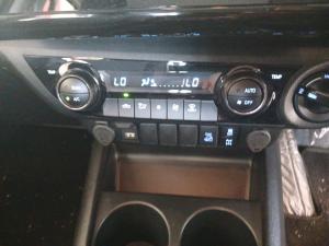 Toyota Hilux 2.8 GD-6 Raider 4X4 automaticD/C - Image 12