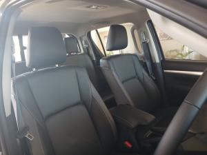 Toyota Hilux 2.8 GD-6 Raider 4X4 automaticD/C - Image 13