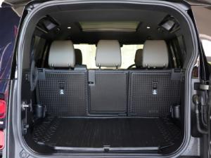 Land Rover Defender 110 D250 X-Dynamic SE - Image 11