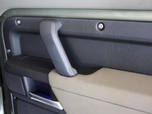 Land Rover Defender 110 D250 X-Dynamic SE - Image 22