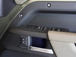 Land Rover Defender 110 D250 X-Dynamic SE - Image 26