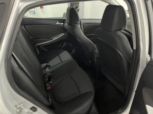 Hyundai Accent hatch 1.6 Fluid - Image 7