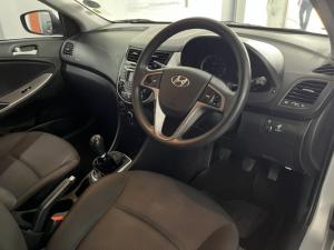 Hyundai Accent hatch 1.6 Fluid - Image 8
