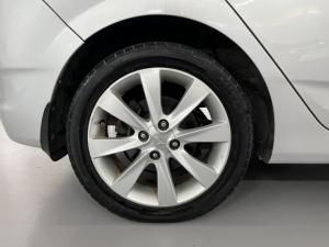 Hyundai Accent hatch 1.6 Fluid - Image 9