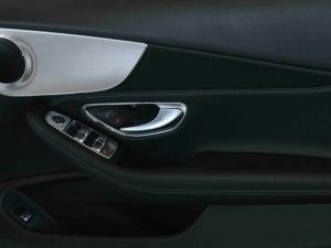 Mercedes-Benz C200 Cabrio automatic - Image 18