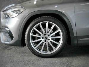Mercedes-Benz GLA GLA200d - Image 4