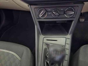 Volkswagen Polo sedan 1.6 manual - Image 13