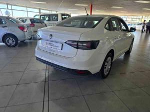 Volkswagen Polo sedan 1.6 manual - Image 5