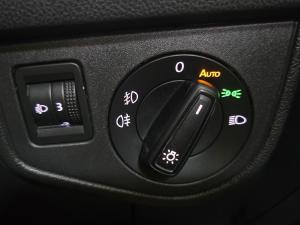 Volkswagen Polo hatch 1.0TSI Life auto - Image 13