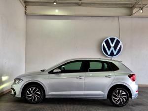 Volkswagen Polo hatch 1.0TSI Life manual - Image 9