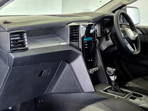 Volkswagen Amarok 2.0TDI double cab Life auto - Image 25