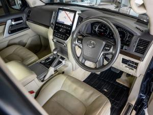 Toyota Land Cruiser 200 4.5D-4D V8 VX-R - Image 10