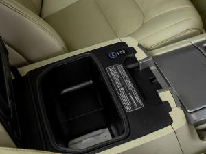 Toyota Land Cruiser 200 4.5D-4D V8 VX-R - Image 16
