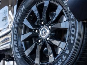 Toyota Land Cruiser 200 4.5D-4D V8 VX-R - Image 5