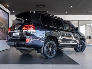 Toyota Land Cruiser 200 4.5D-4D V8 VX-R - Image 6