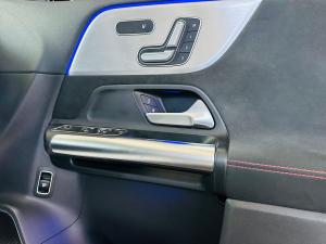 Mercedes-Benz B-Class B200d AMG Line - Image 10