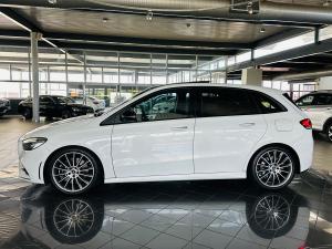 Mercedes-Benz B-Class B200d AMG Line - Image 13