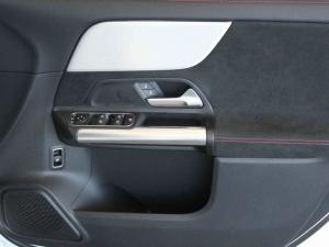 Mercedes-Benz GLA GLA200 Progressive - Image 17