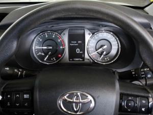 Toyota Hilux 2.4GD-6 single cab Raider manual - Image 14