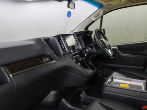 Toyota Quantum 2.8 LWB bus 6-seater VX Premium - Image 7