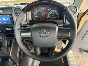 Toyota Land Cruiser 79 2.8GD-6 double cab auto - Image 8