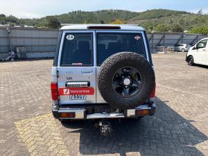 Toyota Land Cruiser 76 2.8GD-6 station wagon LX manual - Image 5