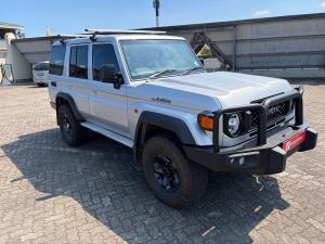 Toyota Land Cruiser 76 2.8GD-6 station wagon LX manual - Image 1